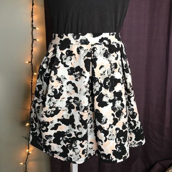 SKATER SKIRT - Picture 2 of 3